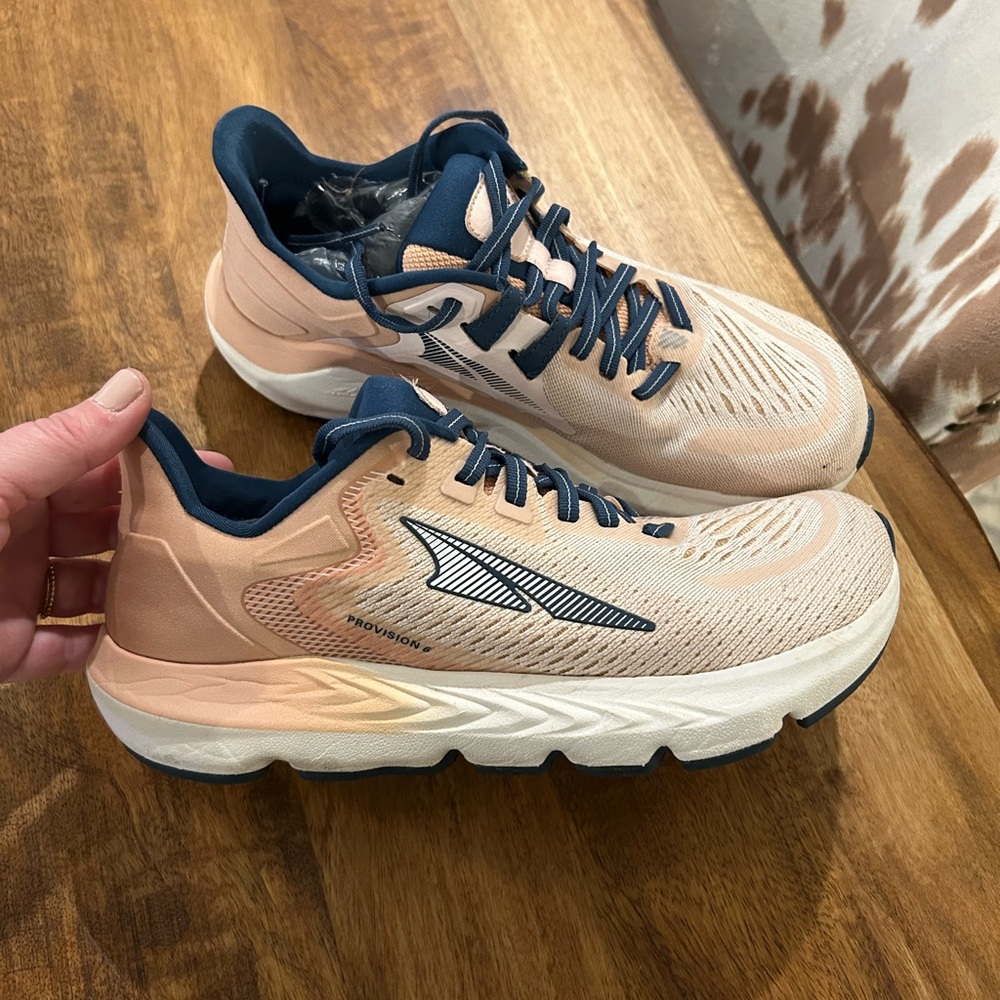 Woman’s Altra Torin 6